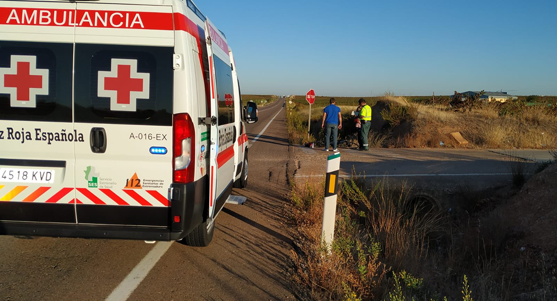 Socorren a un hombre tras accidentarse una furgoneta y un ciclista