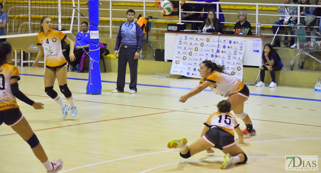 Imágenes del Pacense Voleibol Femenino - Universidad de Valladolid