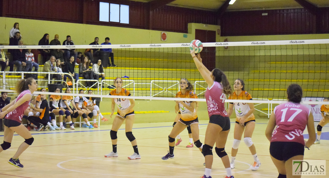 Imágenes del Pacense Voleibol Femenino - Universidad de Valladolid