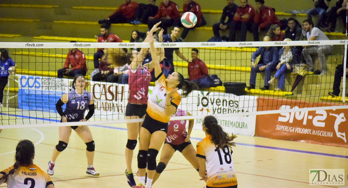 Imágenes del Pacense Voleibol Femenino - Universidad de Valladolid