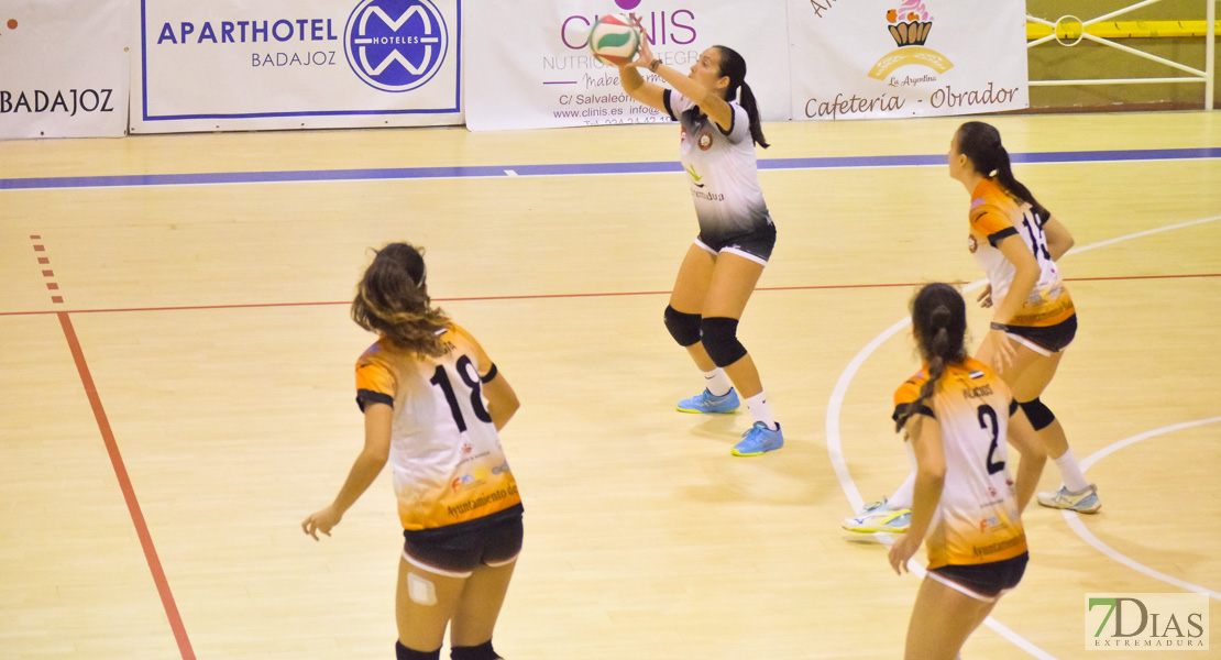 Imágenes del Pacense Voleibol Femenino - Universidad de Valladolid