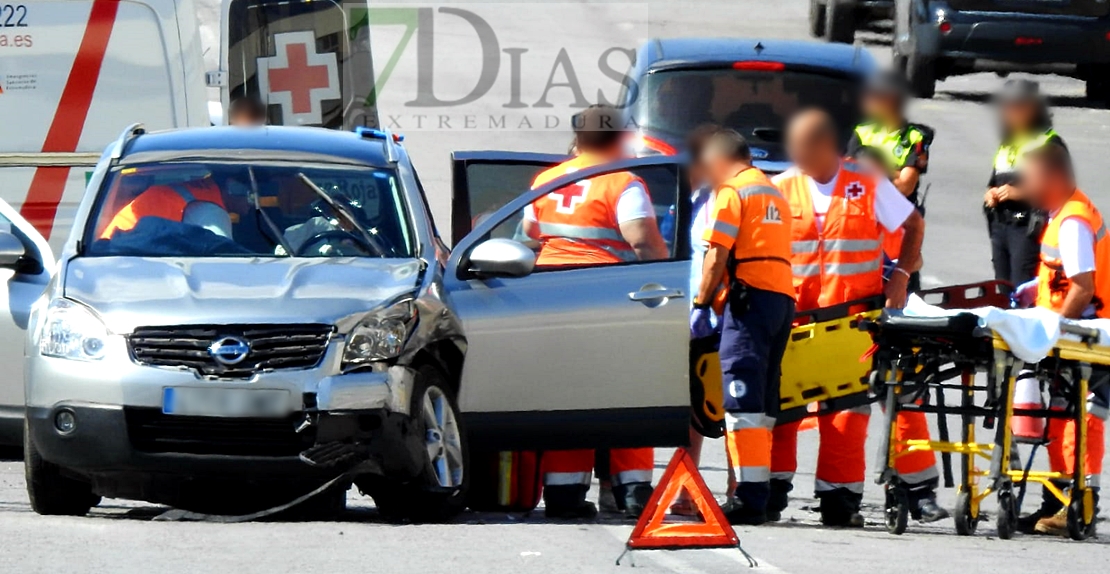 Tres heridos en una colisión en el Polígono El Nevero (Badajoz)