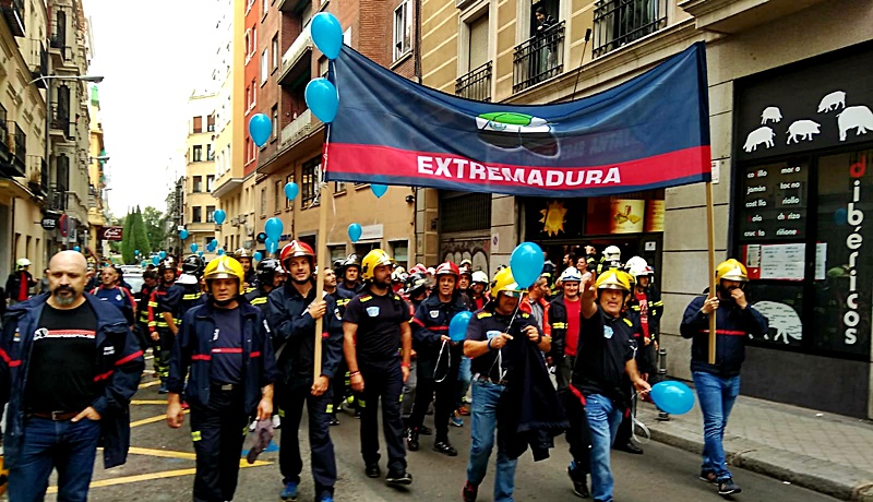 Bomberos extremeños piden en Madrid una ley marco