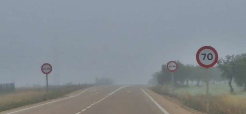 La niebla pone en alerta la carretera regional EX-110