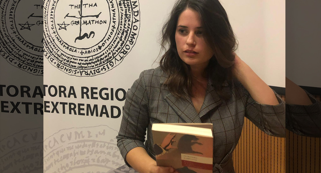 Carmen, la joven extremeña que conquista varias páginas de un libro