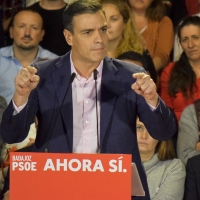 Sánchez valora subir el salario mínimo por encima de los 1.000 euros