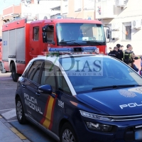 Los Bomberos actúan en un incendio en vivienda en la barriada de San Roque