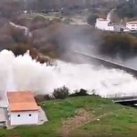 El embalse Jerte-Plasencia abre sus compuertas