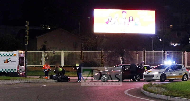 Accidente en la rotonda del Hotel Río en Badajoz