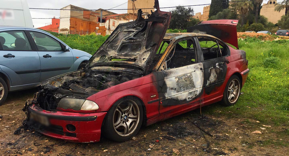 GALERÍA - Estado del coche calcinado en el Campillo (Badajoz)