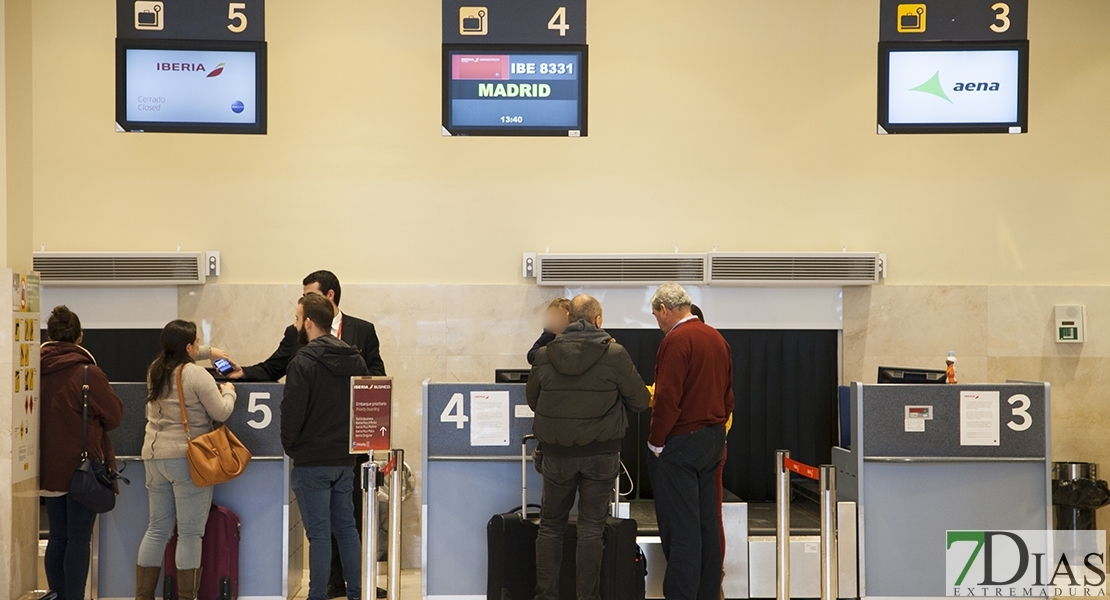 Los retrasos en el aeropuerto de Talavera no cesan