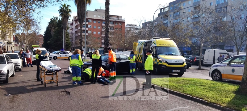 Importante accidente en la avenida Alcaraz y Alenda (Badajoz)