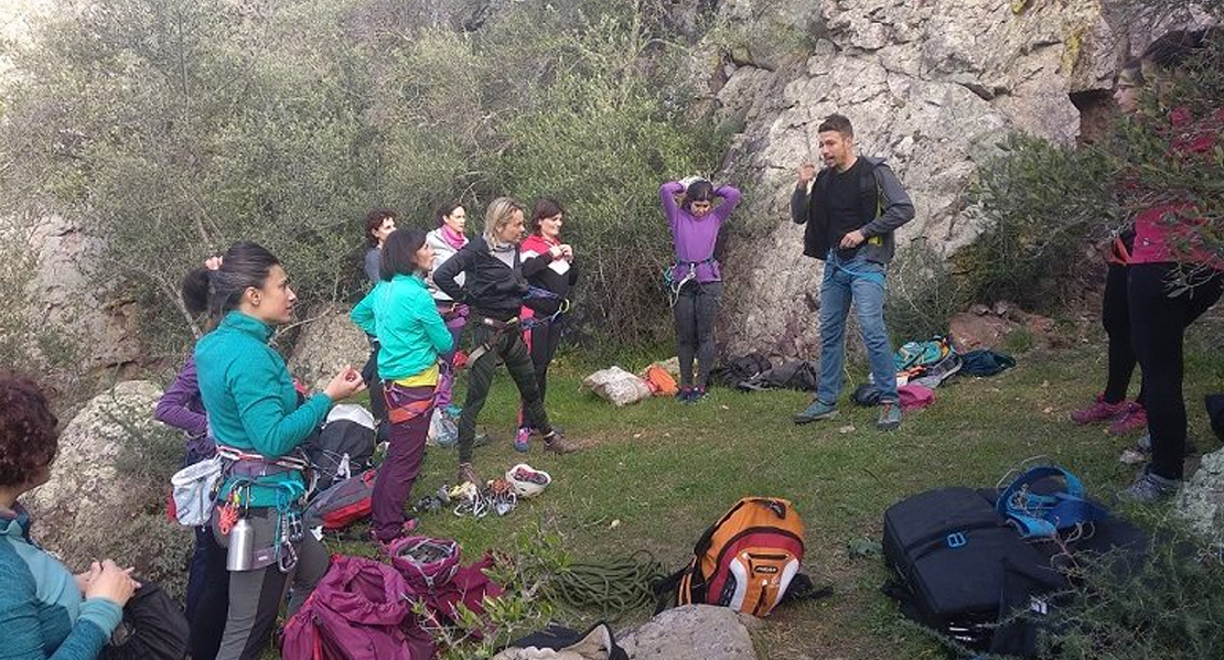 Alange alberga la primera jornada del fomento a la escalada femenina