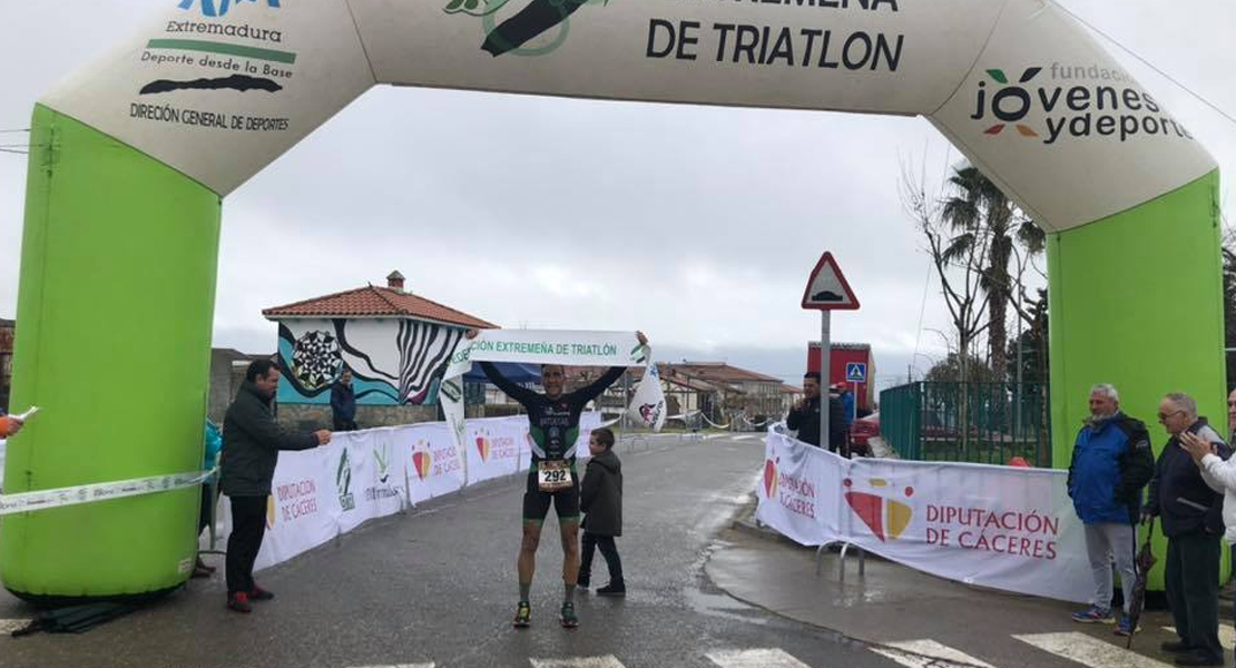 José Luis Batuecas y Jennifer Álvarez ganan el V Duatlón Cros Zarza de Granadilla