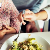 La Junta lamenta la tardanza de Badajoz en repartir comida a familias vulnerables