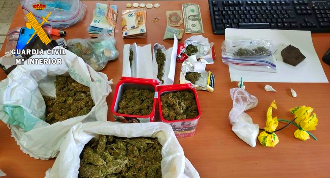 Interceptan un vehículo cargado de droga en Alburquerque (Badajoz)