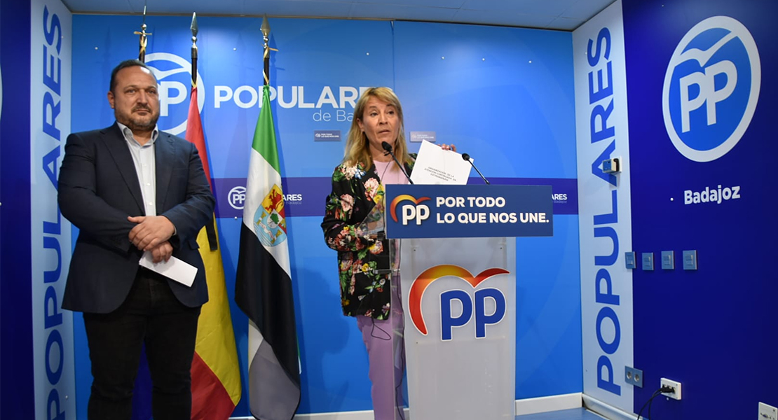 PP: &quot;¿Qué les han hecho a Vara y Vergeles los vecinos de Badajoz para que los traten así”