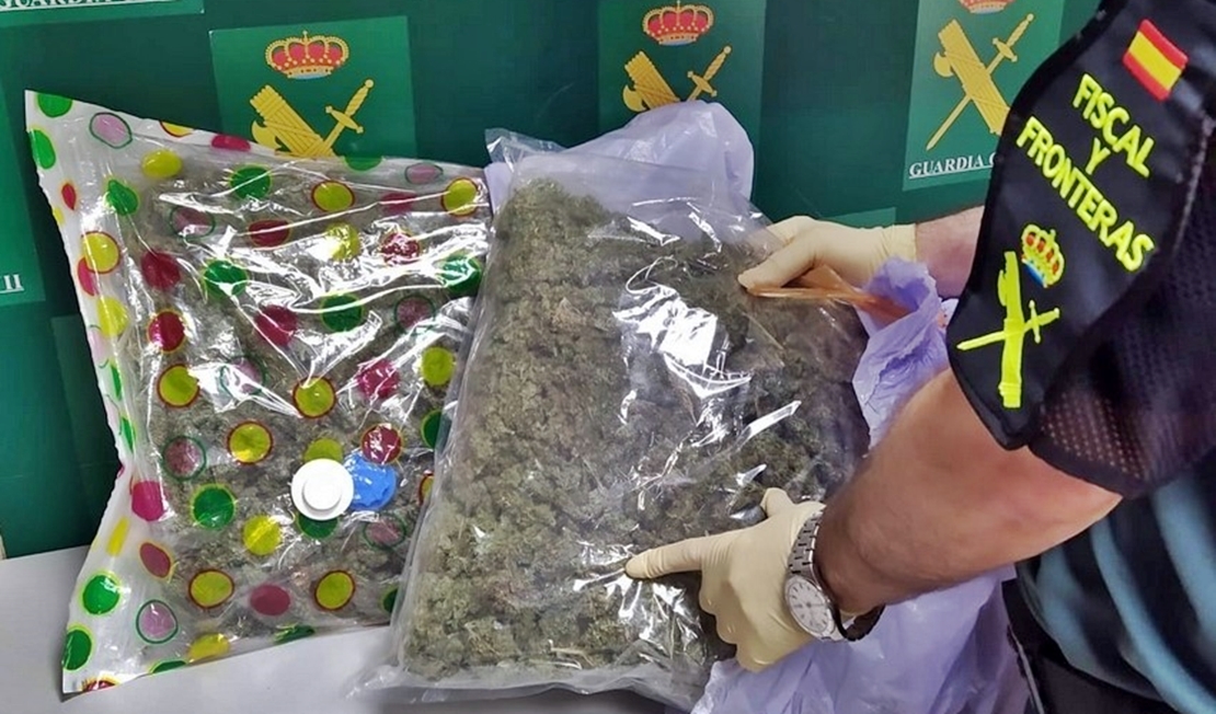 La Guardia Civil interviene más de dos kilos de marihuana en un control en la A-66