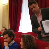 La justicia frena la expulsión de Vélez de VOX en el Ayuntamiento de Badajoz