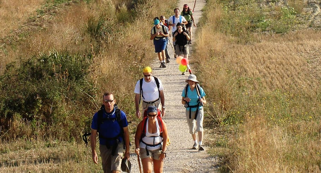 El covid no frena a una peregrina infectada y continúa haciendo el Camino de Santiago en grupo