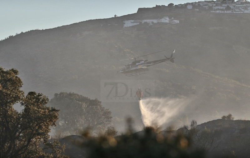 Consiguen controlar un grave incendio antes de traspasar la frontera luso/extremeña