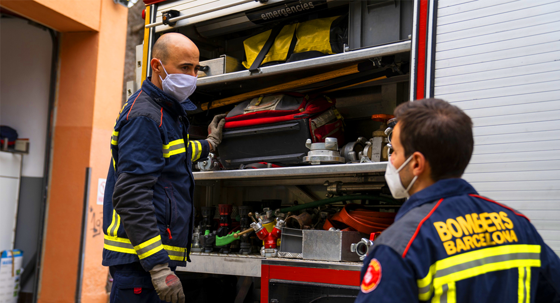 Un incendio en los bajos de un edificio se cobra la vida de tres personas en Barcelona