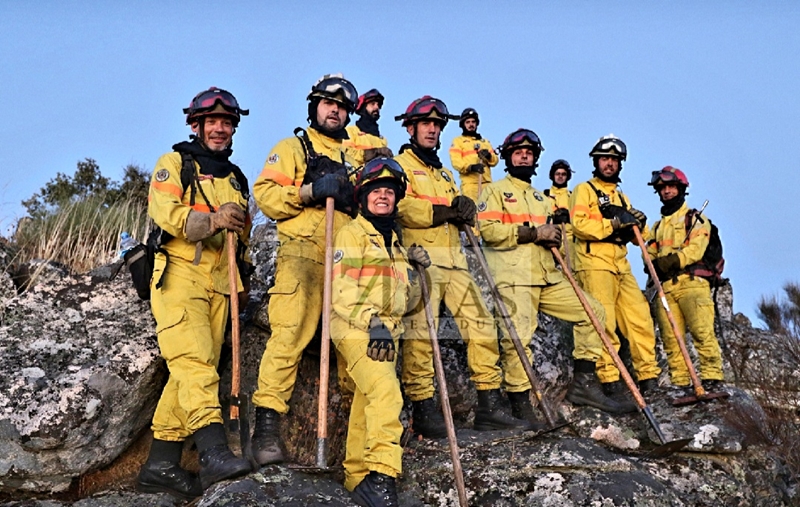 Consiguen controlar un grave incendio antes de traspasar la frontera luso/extremeña