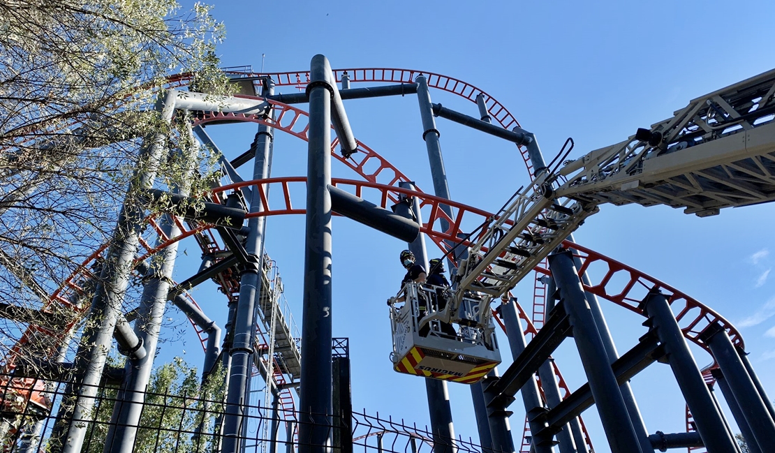 Rescatan a 10 personas de una atracción en el Parque de Atracciones de Madrid