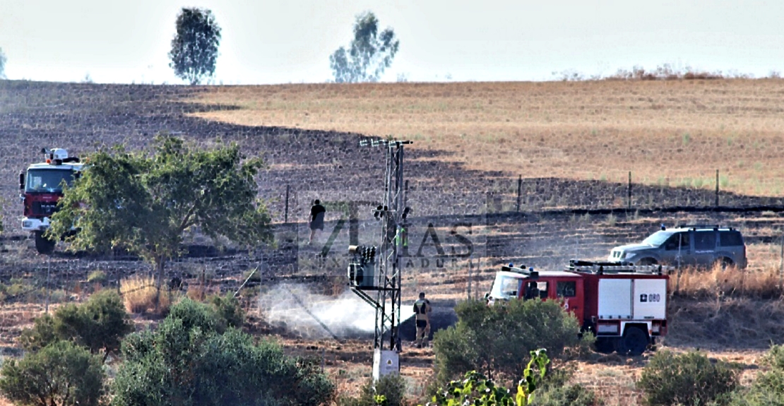 Bomberos de la Base de Talavera y de Badajoz extinguen conjuntamente un incendio