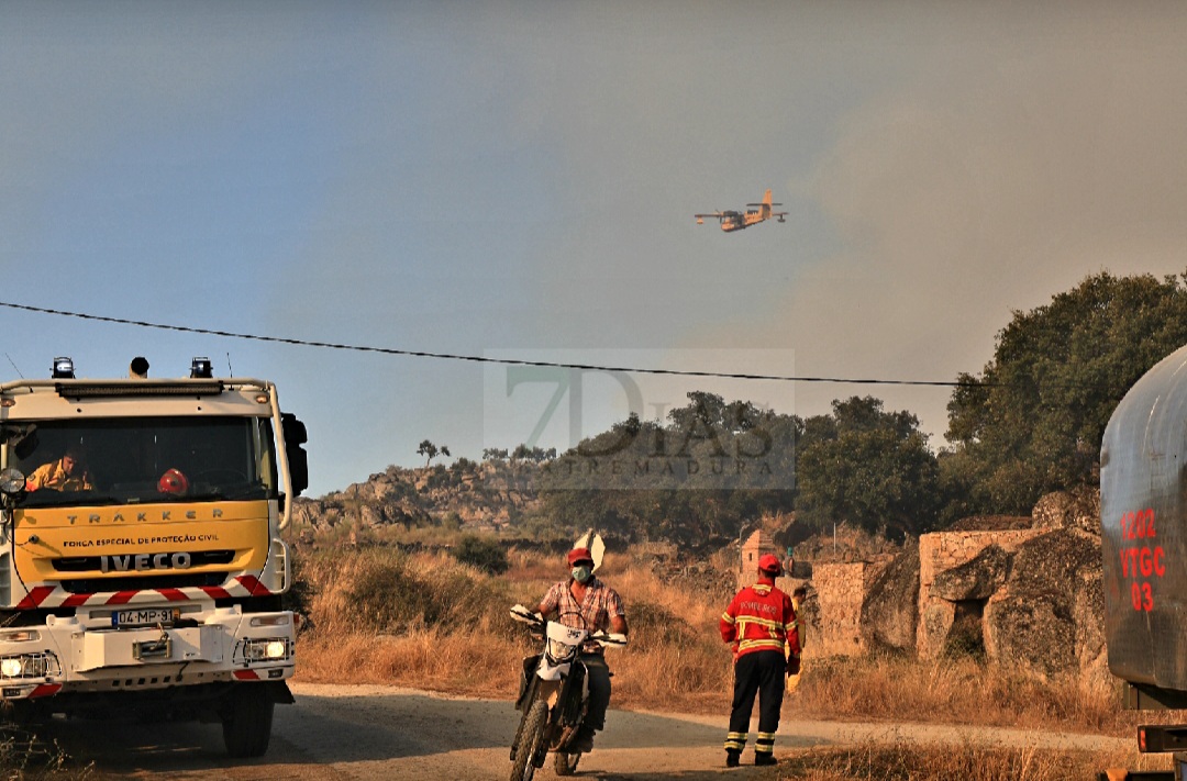 Imágenes que deja el grave incendio en la frontera con Portugal