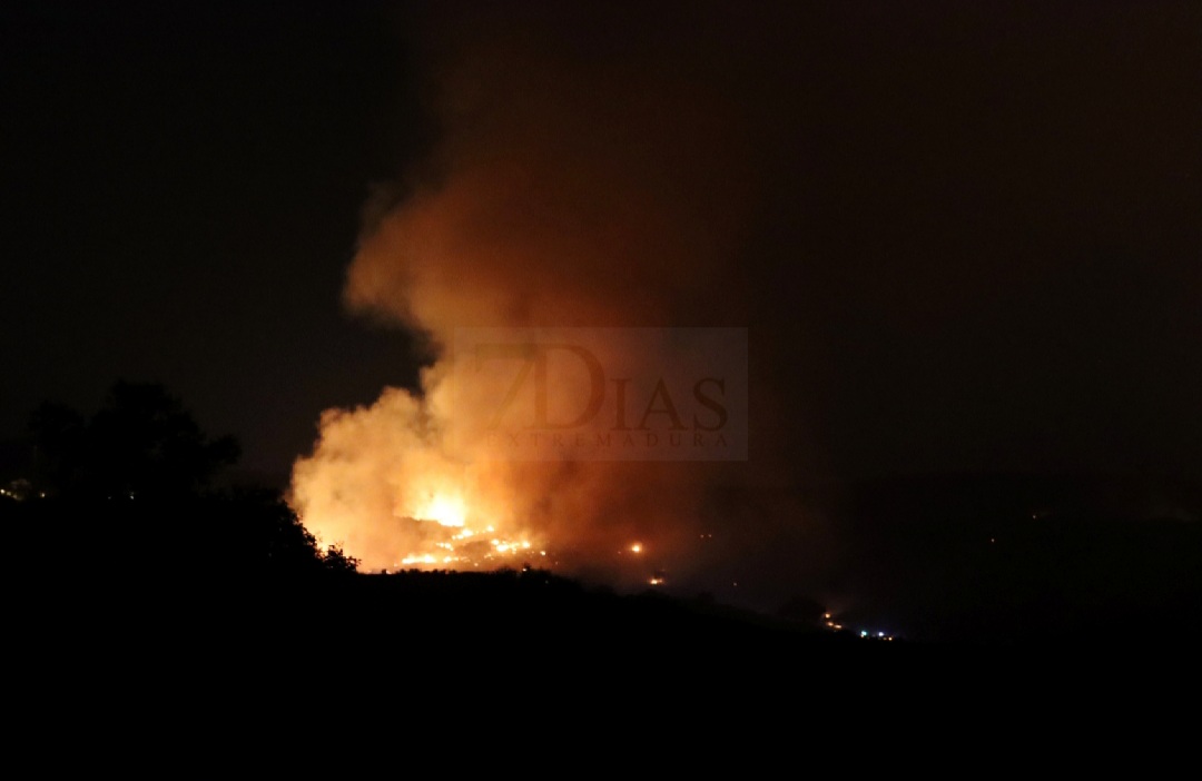 Imágenes que deja el grave incendio en la frontera con Portugal