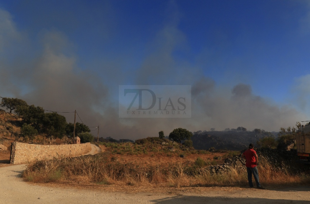 Imágenes que deja el grave incendio en la frontera con Portugal