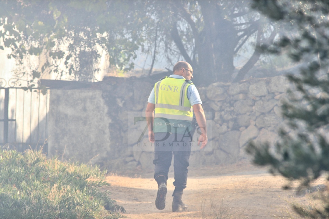 Imágenes que deja el grave incendio en la frontera con Portugal