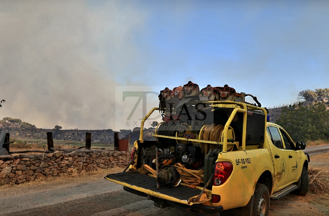 Imágenes que deja el grave incendio en la frontera con Portugal