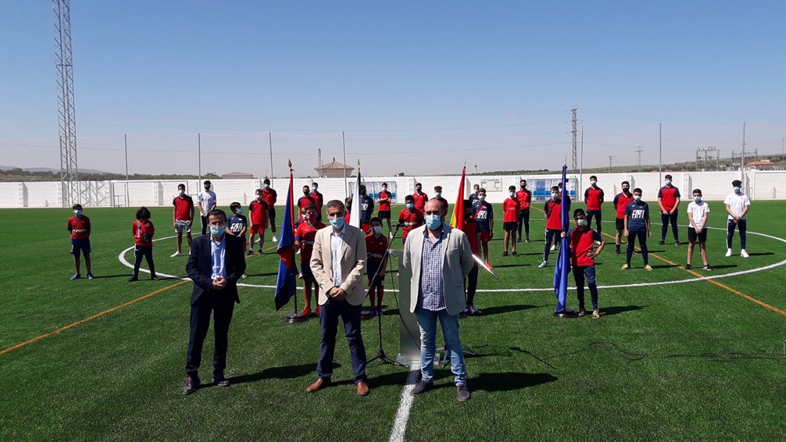 Puesta de largo del nuevo campo de fútbol de césped artificial de Guareña