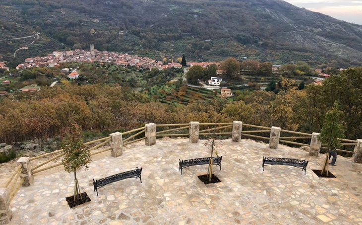 Vistas privilegiadas desde el “Mirador Emperador Carlos V”, en Garganta la Olla