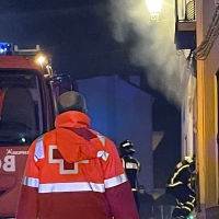 Un incendio deja daños de consideración y dos personas heridas en Calera de León (BA)