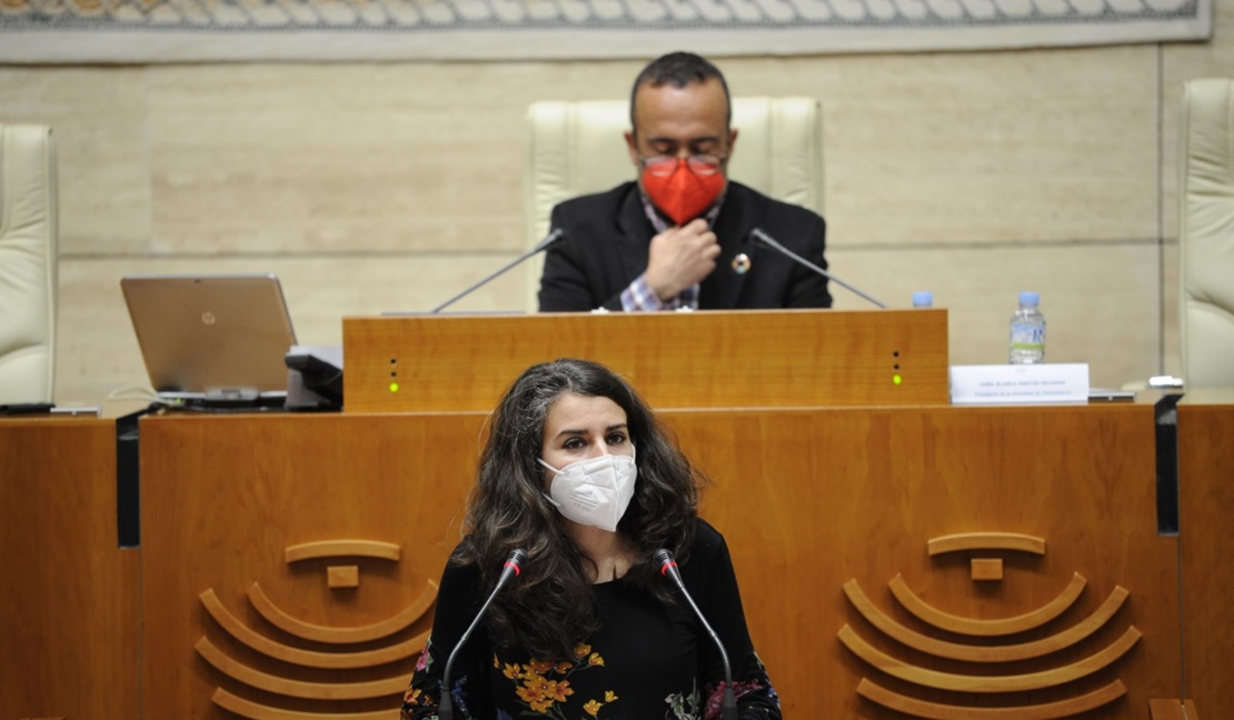 Piden la dimisión de Vergeles tras el escándalo por el cambio en el protocolo de vacunación