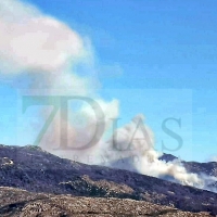 Bomberos Forestales del INFOEX luchan contra un incendio activo en el Valle del Jerte