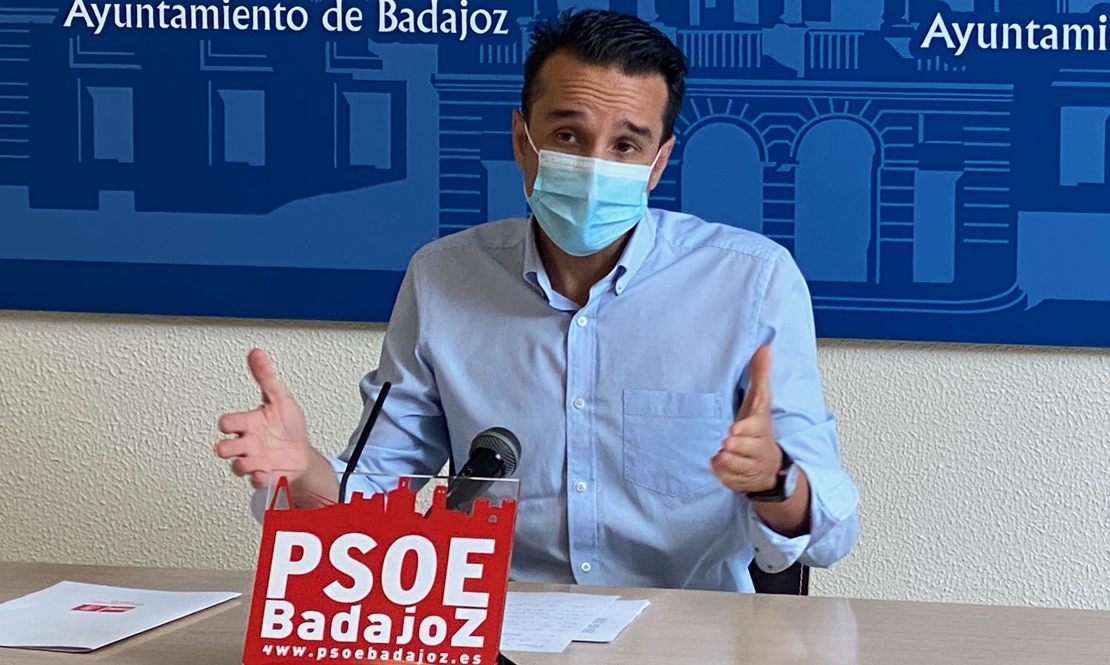 El PSOE pide a Gragera humildad y que no se ponga medallas &quot;que no merece&quot;