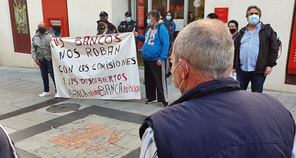 Campamento Dignidad se manifiesta contra los “robos” de los Bancos Privados