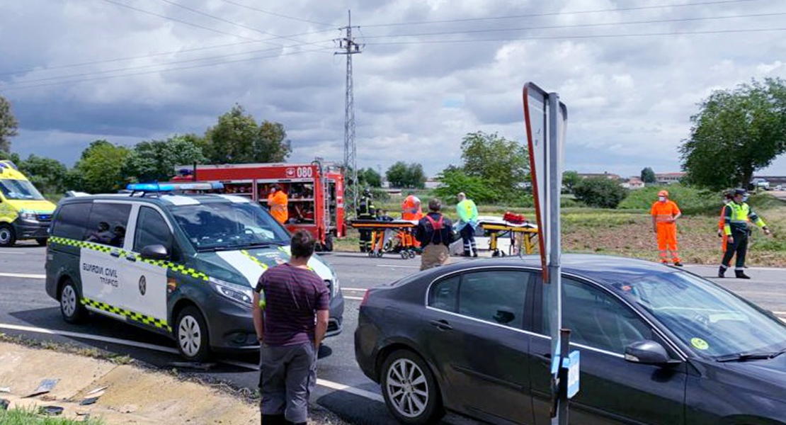 Colisión entre dos vehículos en la carretera que une Talavera y La Albuera