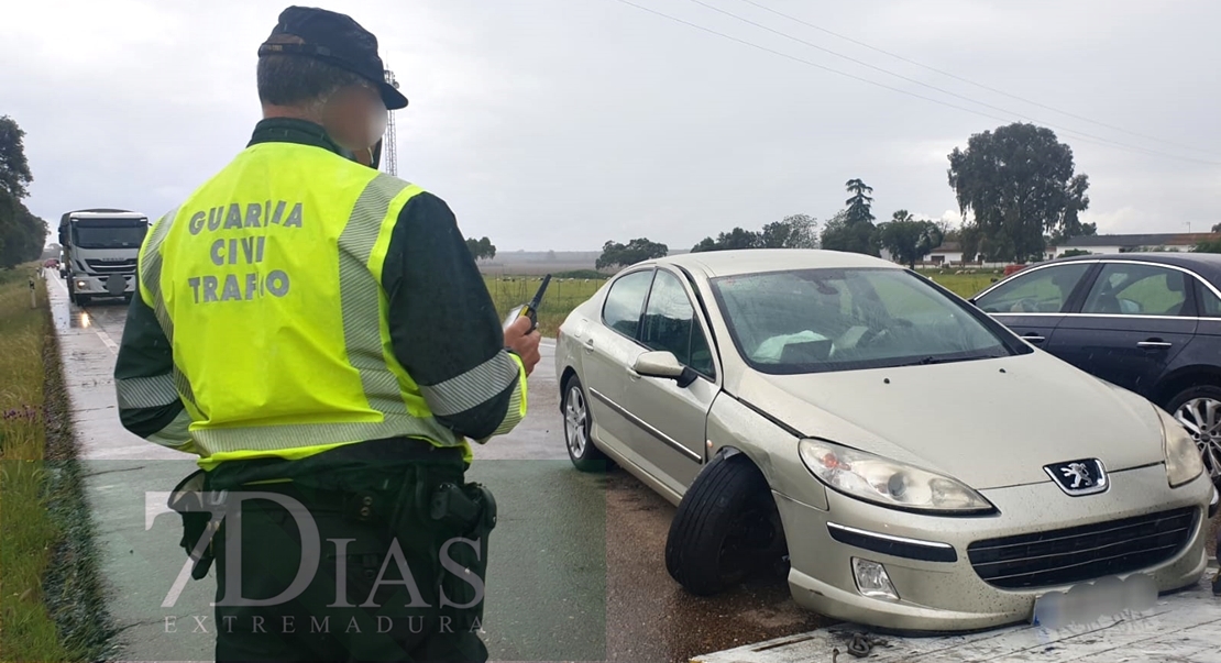 Una colisión múltiple en la EX-110 provoca dos heridos