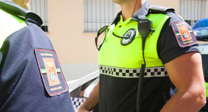 Denuncia por no respetar aforos en Cáceres: 14 personas en una mesa