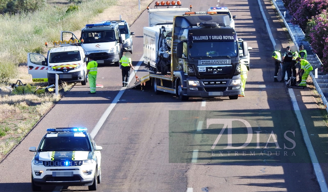 EXT: Segundo accidente con otros dos camiones implicados en la A-66