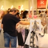 REPOR - Los extremeños aprovechan las primeras rebajas del verano