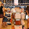 REPOR - Los extremeños aprovechan las primeras rebajas del verano