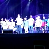 La murga Al Maridi canta en el concierto de Juanlu Montoya en Badajoz