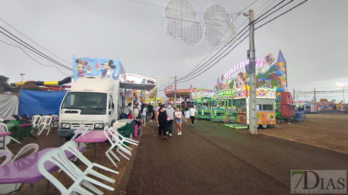 La lluvia hace acto de presencia el Día de los Niños en el Ferial