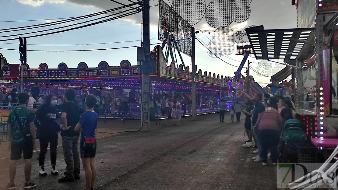 La lluvia hace acto de presencia el Día de los Niños en el Ferial